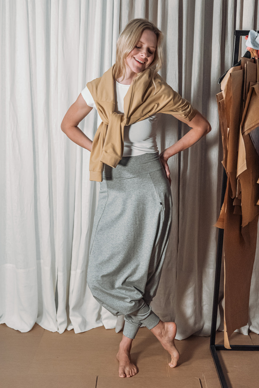 AUM PANTS GREY