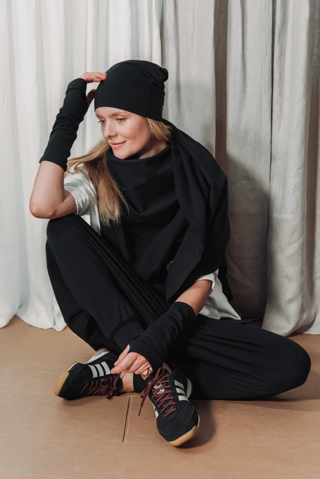 INE GLOVES BLACK