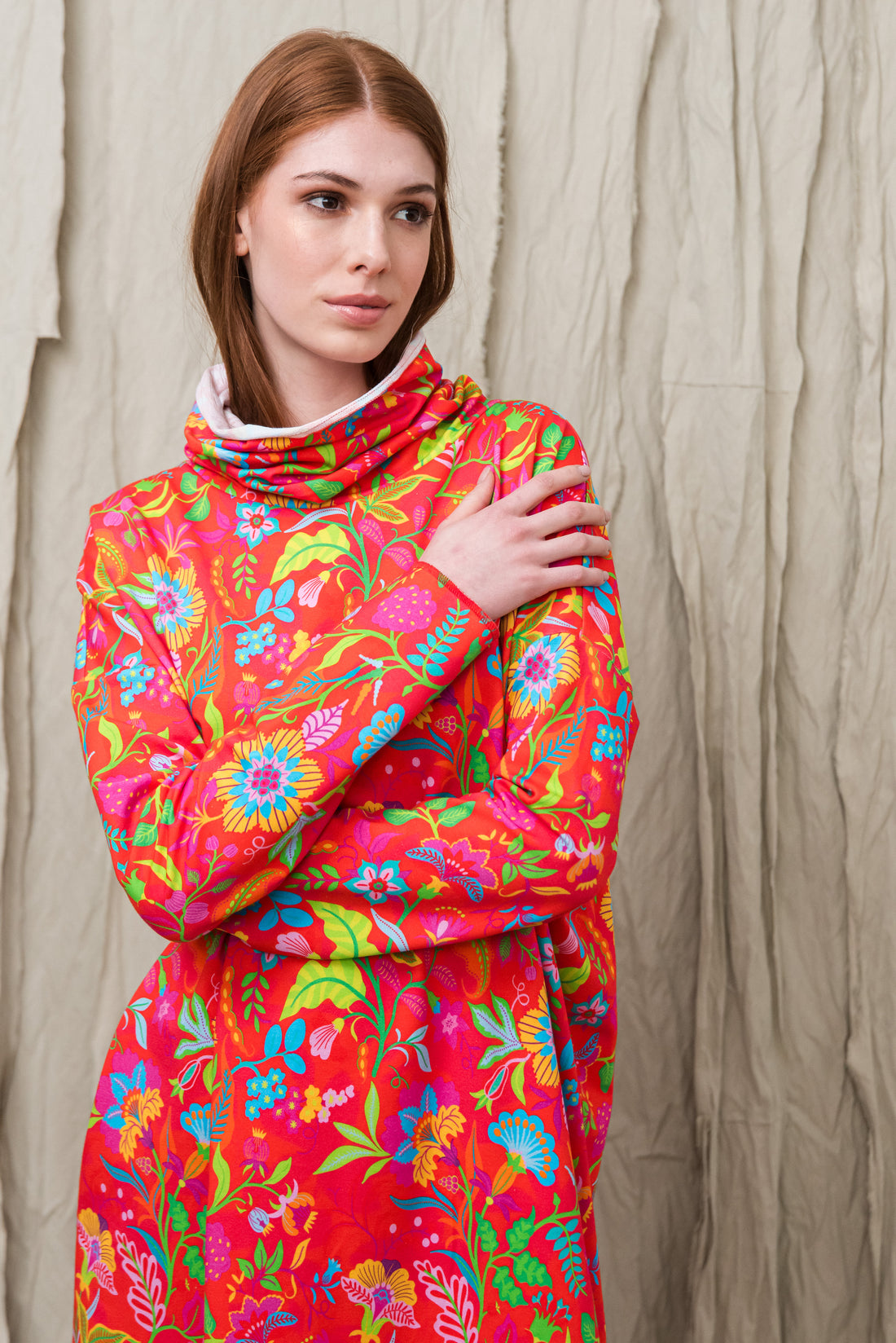 AINA PULÓVERRUHA PIROS MINTÁS