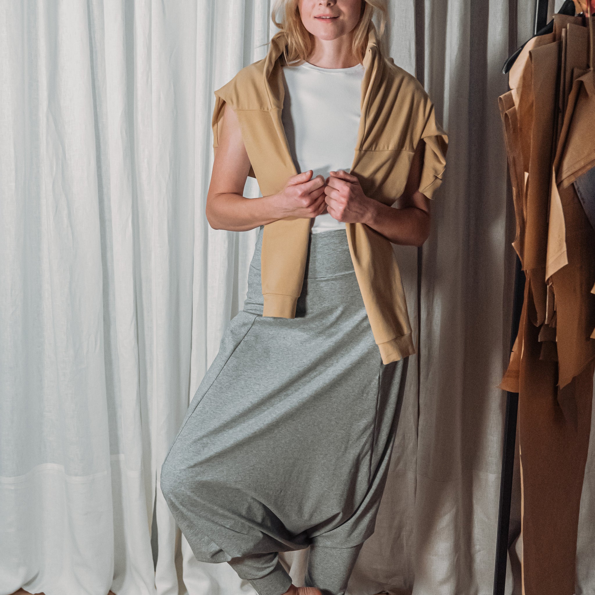 AUM PANTS GREY