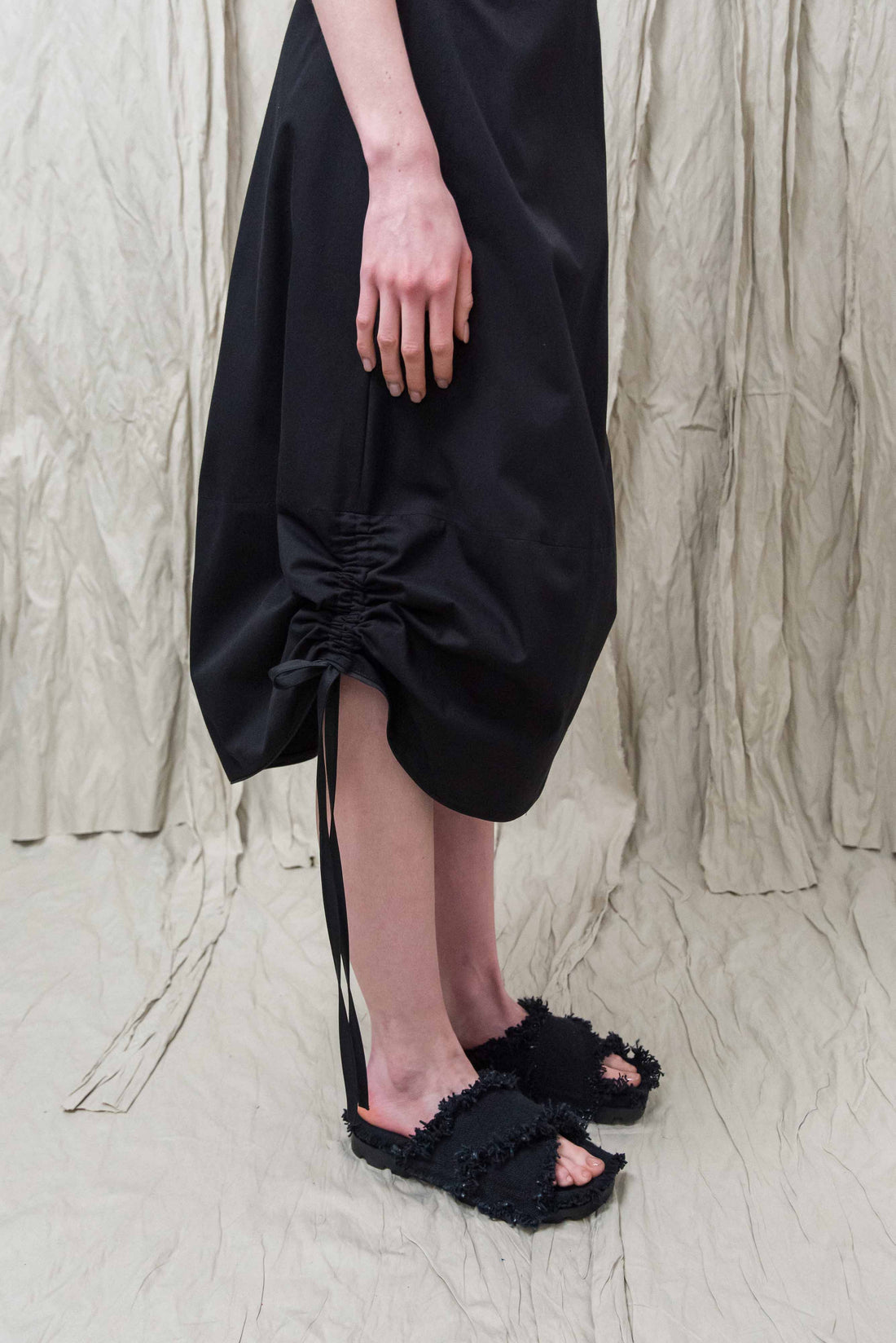 ARAI SZOKNYA FEKETE VÁSZON