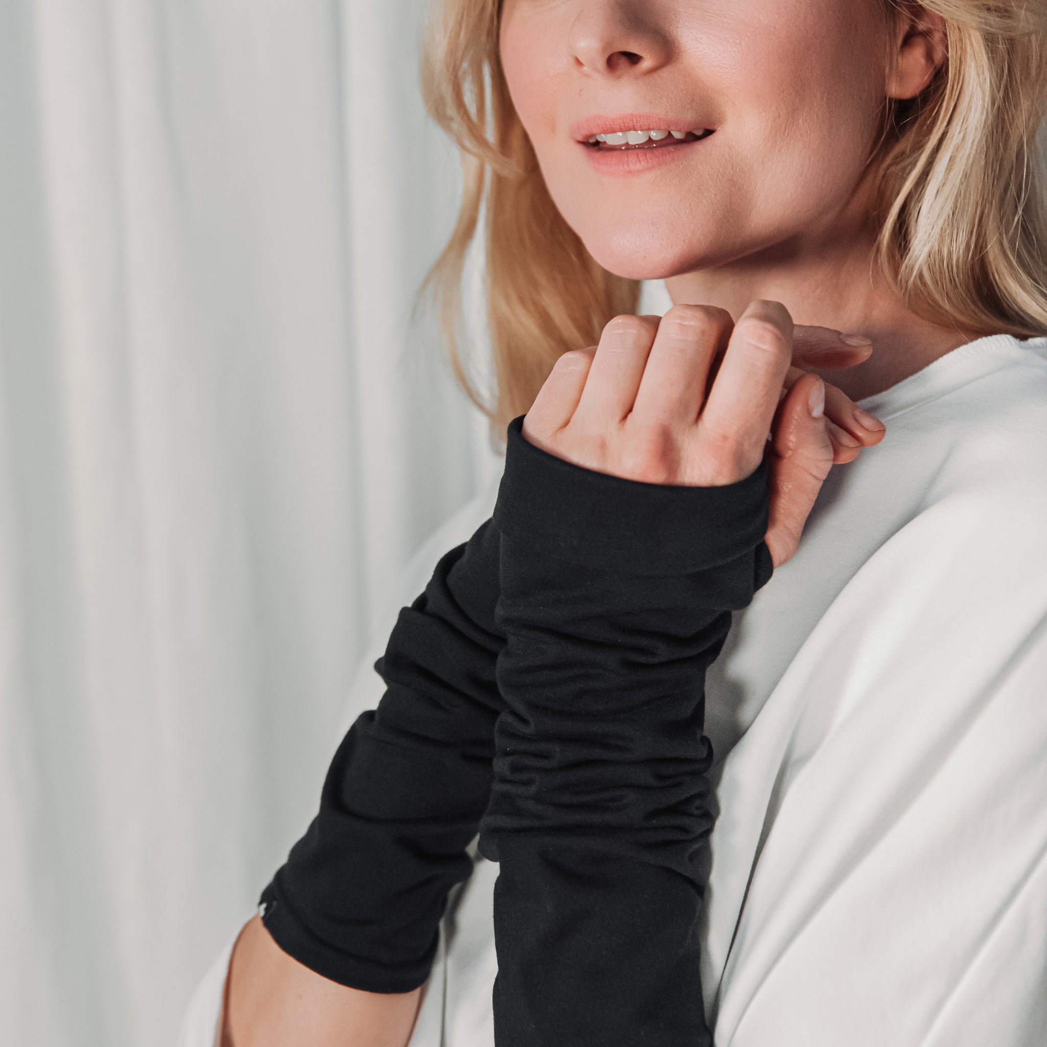 INE GLOVES BLACK