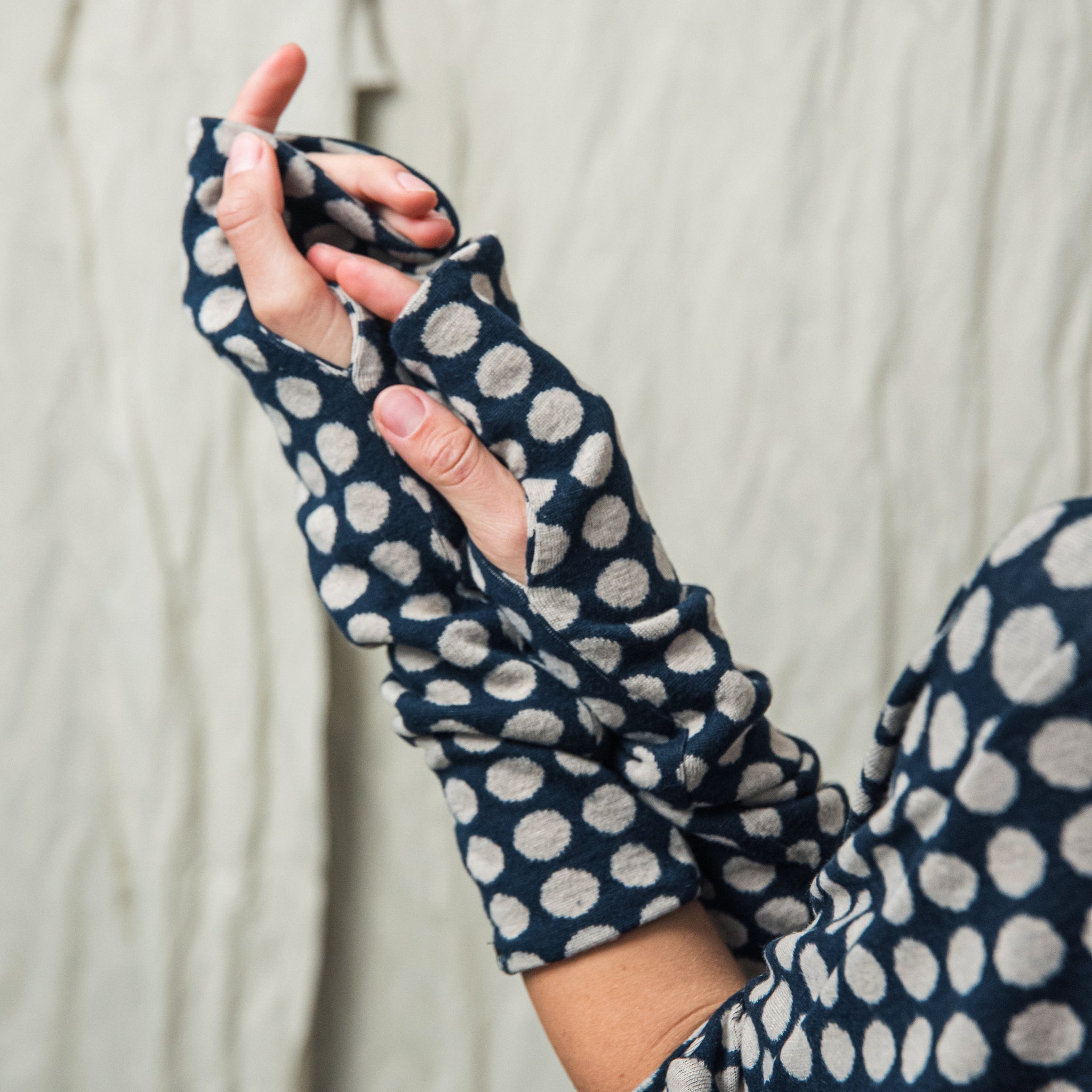 INE GLOVES BLUE POLKA DOT