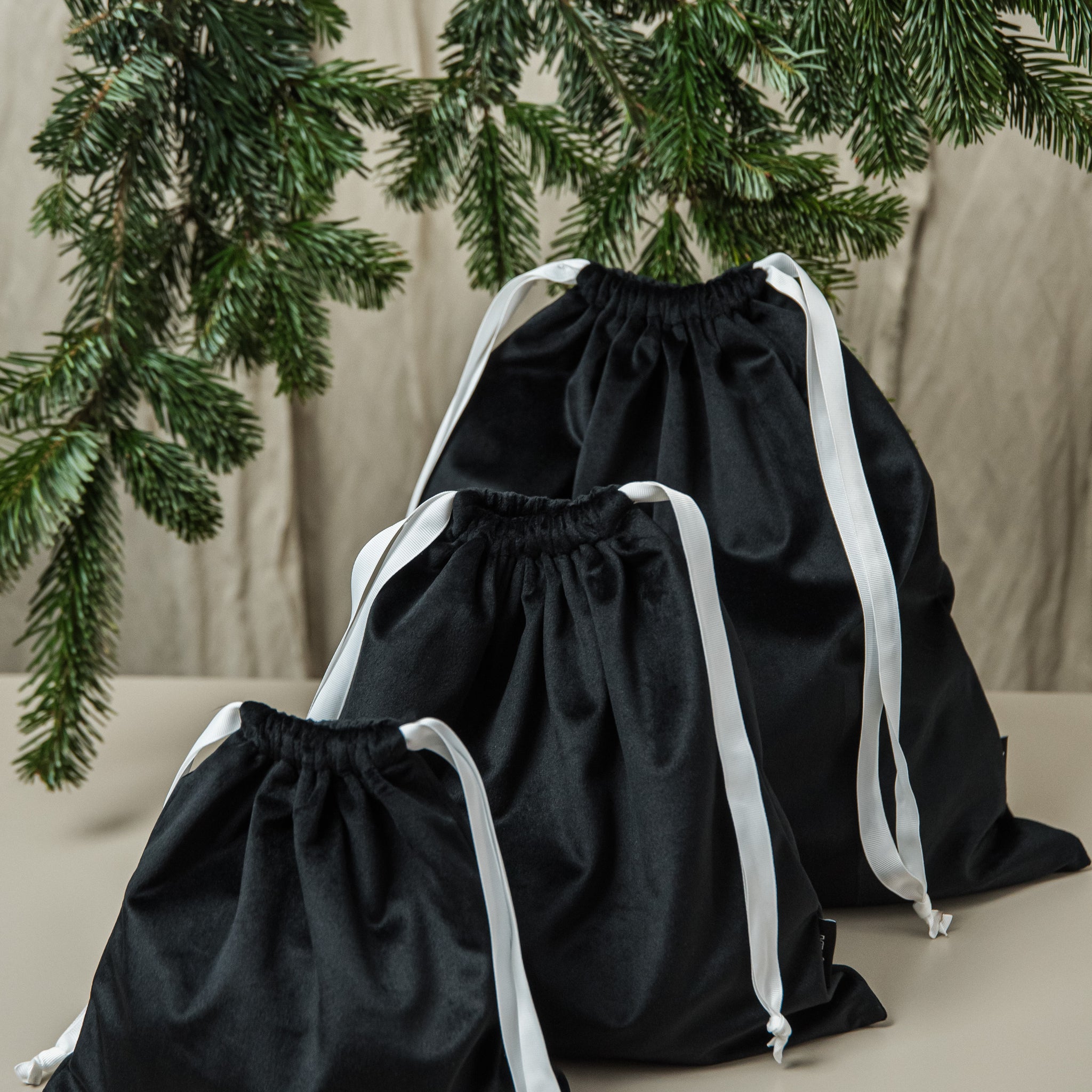 NONPLUS BÁRSONY AJÁNDÉKZSÁK FEKETE