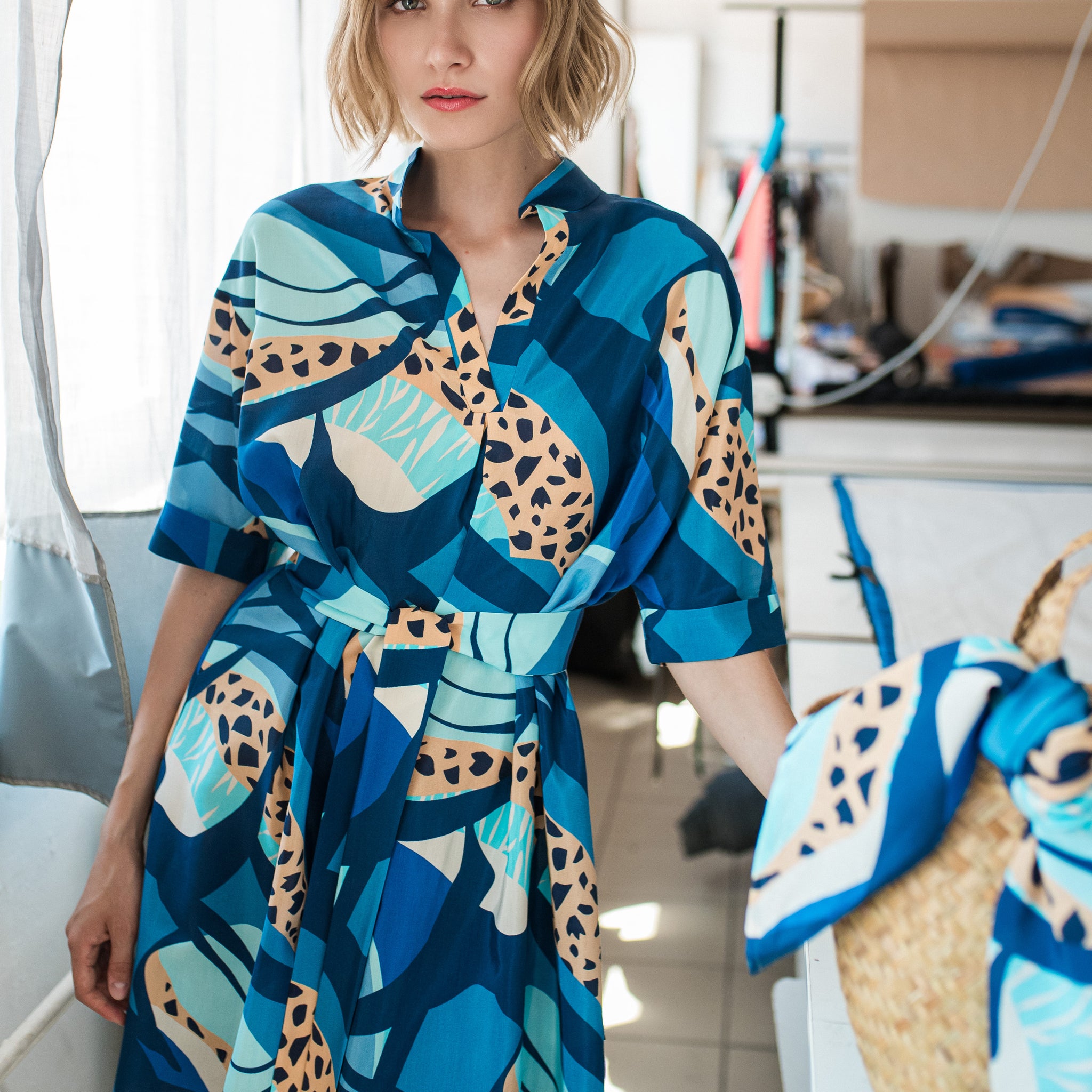 SAYO SHORT DRESS BLUE/BEIGE PATTERN
