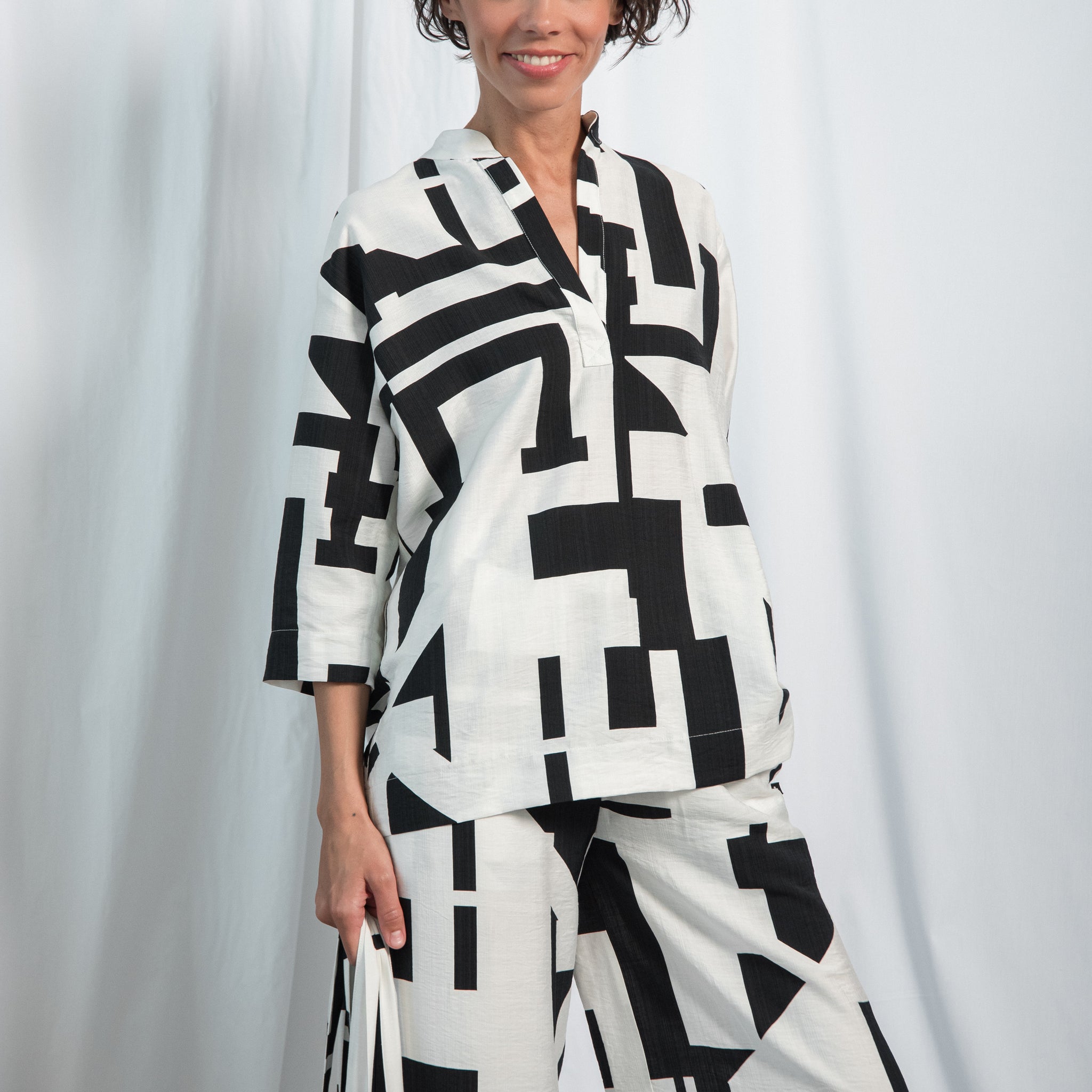 IVA SHIRT BLACK/WHITE PATTERN