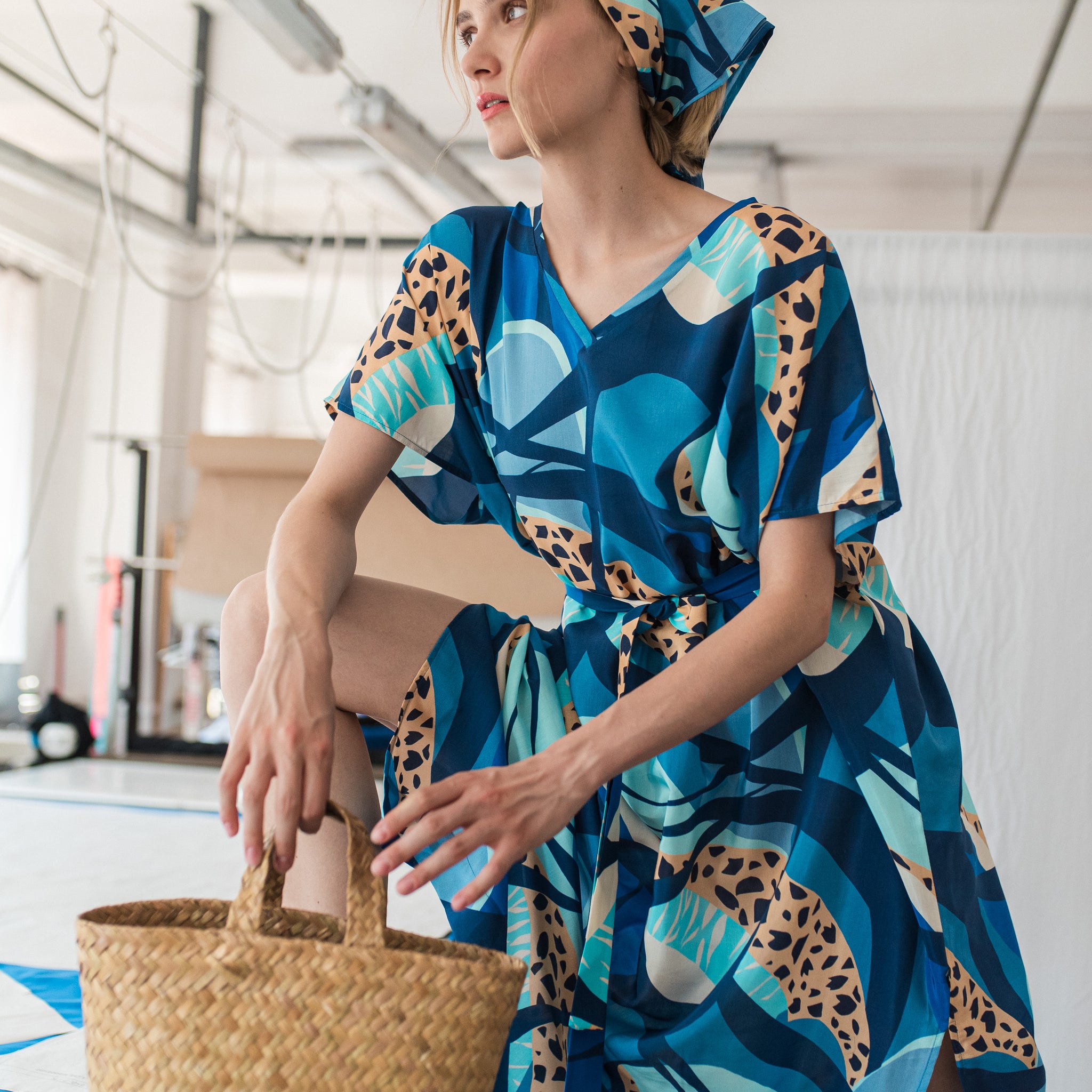 AWA DRESS BLUE/BEIGE PATTERN