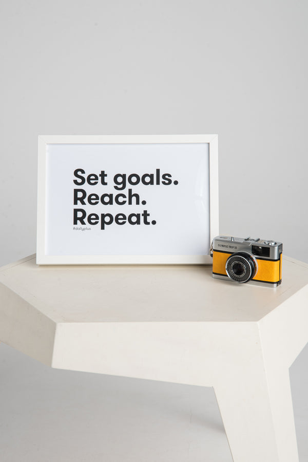 SET GOALS. typo + képkeret