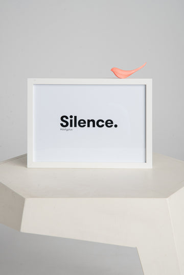 SILENCE. typo + képkeret