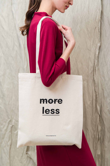 KEU SZATYOR "more less" GRAFIKÁVAL