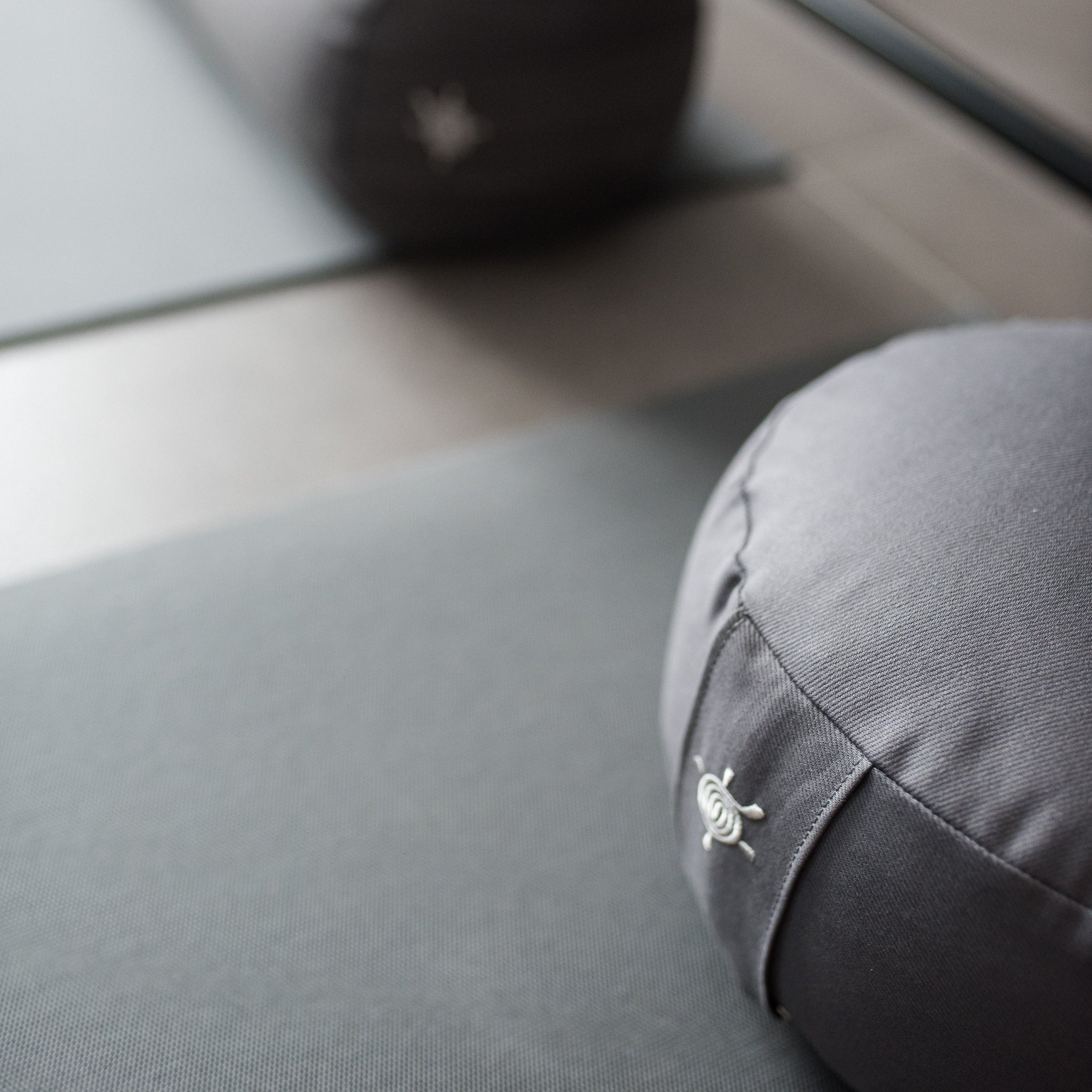KURMA ROUND PILLOW
