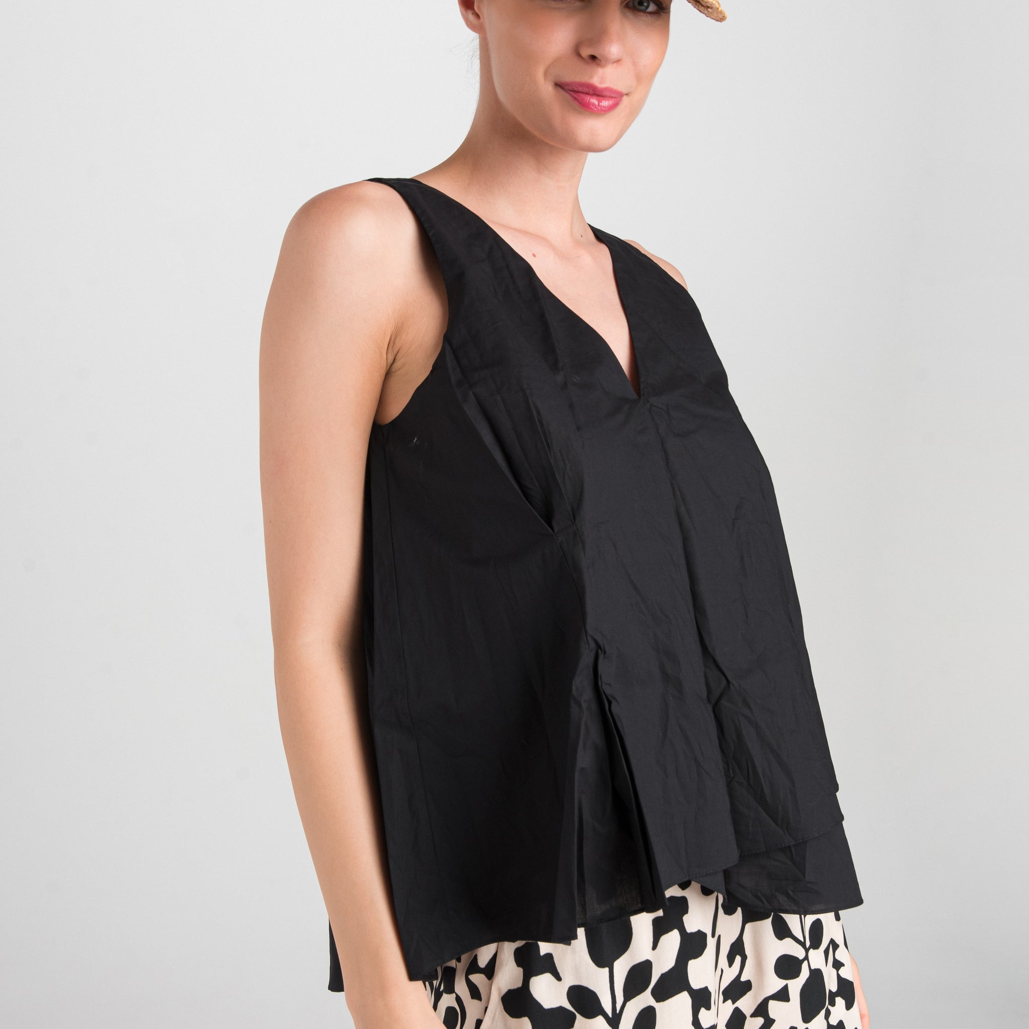 EMA UPPER black